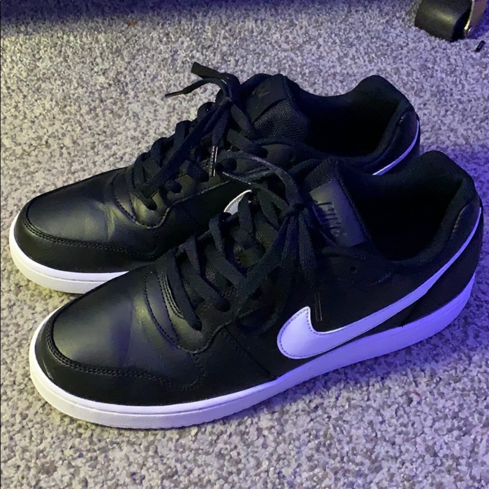 Nike ebernon low size 11